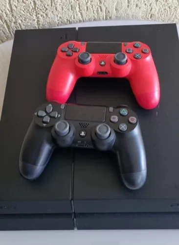 Ps4 slim 500gb com 2 controles (vermelho usado pouquíssimas vezes)