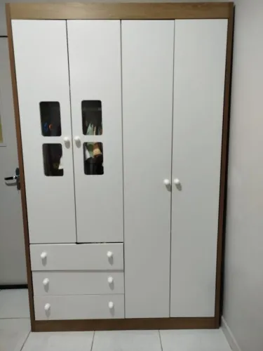 Vendo esse guarda-roupa 100% MDF