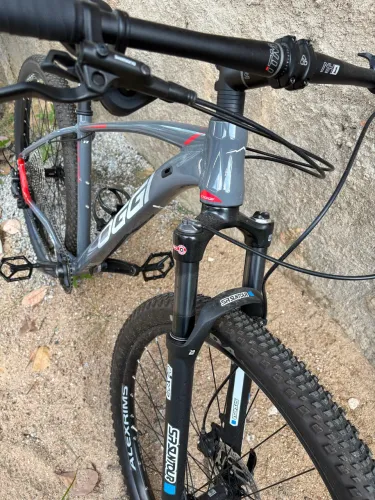 Bicicleta Oggi 7.2 shimano Deore 12 velocidades
