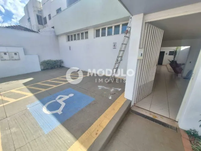 Prédio comercial disponível para locação no bairro Bom Jesus.