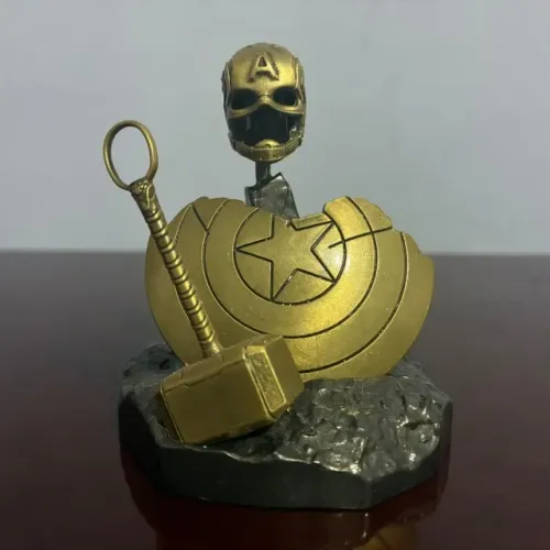 Capacete, Escudo e Mjolnir do Capitão América - Omelete Box Legends Steel