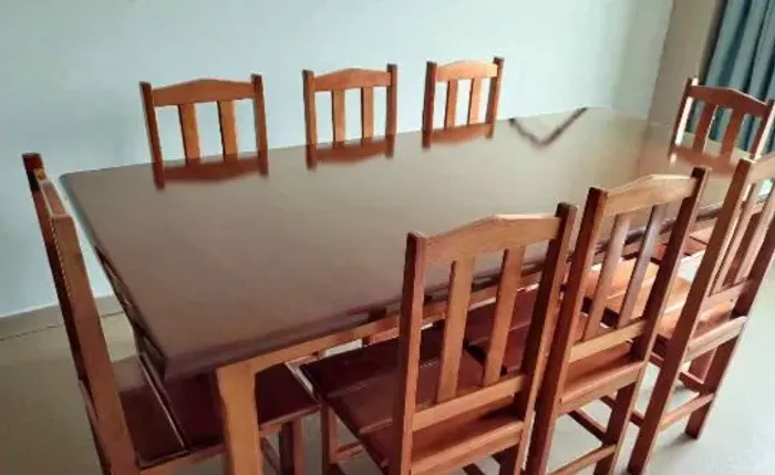 Mesa 8 cadeiras novos de madeira faço entrega 1600 cada jogo
