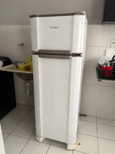 Geladeira Esmaltec Duplex com Avaria para consertar