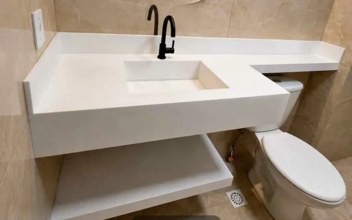 Vendemos pia branca , com extensão e prateleira 