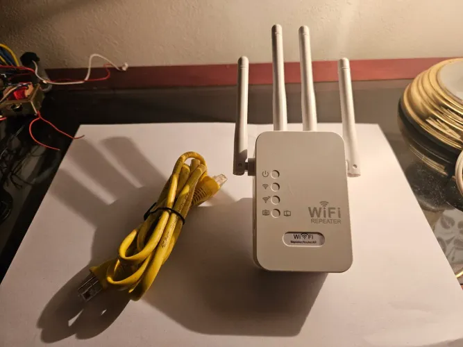 Repetidor Wi-Fi 4 antenas branco