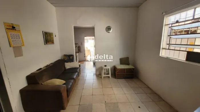 Casa residencial com 2 quartos disponível para venda no bairro Osvaldo Rezende em Uberlând