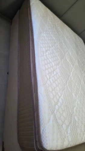 Cama box Queen e colchão