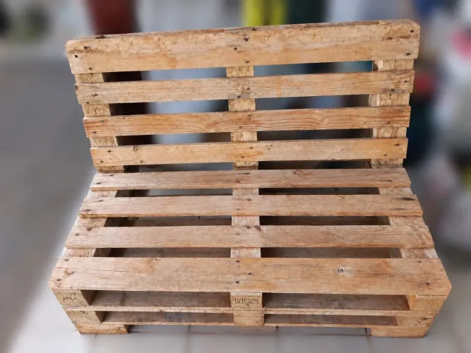 Sofá de pallet para área 