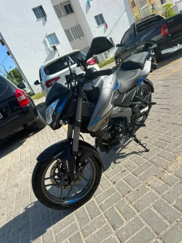 BAJAJ DOMINAR 200 COM SUPORTE DE BAU