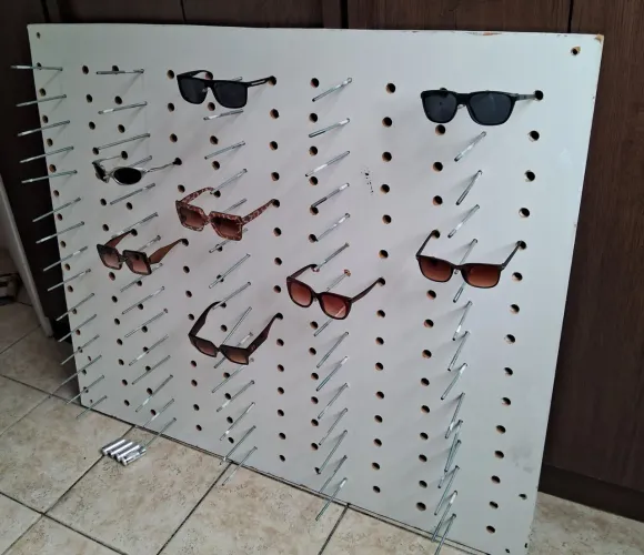 EXPOSITOR PARA OCULOS MDF ( PAREDE