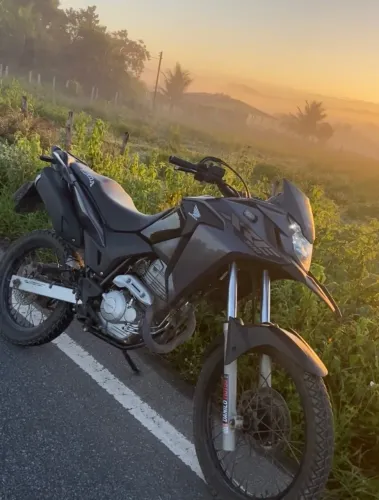 XRE 300 rally cinza ano 2022  