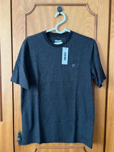 Camiseta masculina DKNY - NOVA