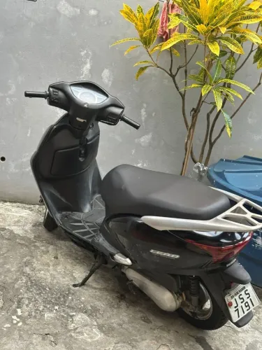 Moto lead