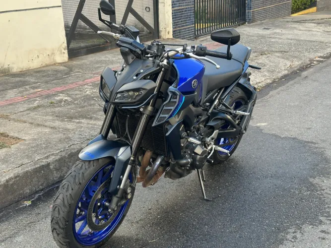 MT-09 2024 8.000km pneus zero