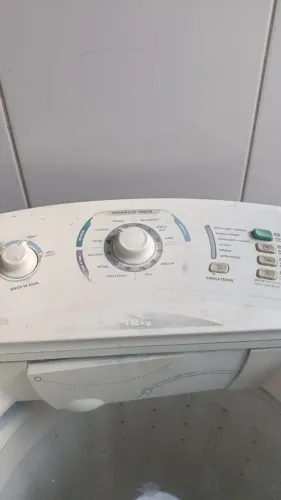 Vendo máquina,para retirada de peças.