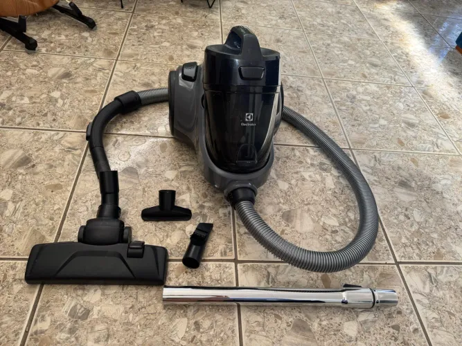 Aspirador de Pó Electrolux Smart EAS30