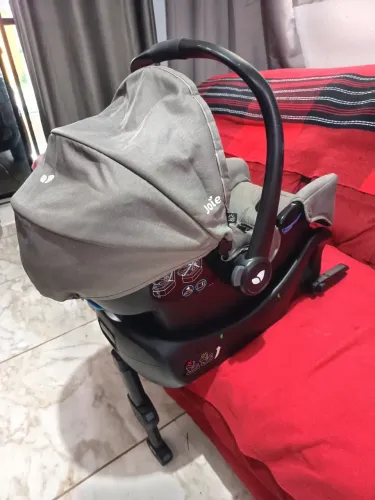 Bebê conforto Joie com Isofix 
