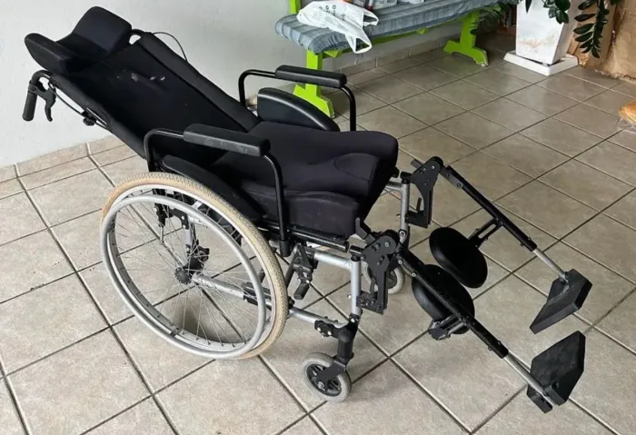 Cadeira de rodas alumínio
