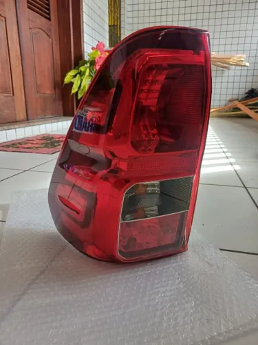 Lanterna esquerda da Hilux 2019