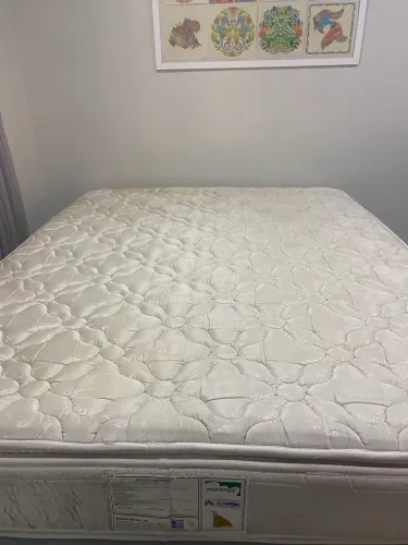 Cama queen com base