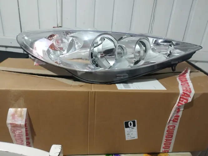 Farol Peugeot 207