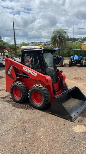 Mini Carregadeira Manitou 1650R ano 2022 cabinada  