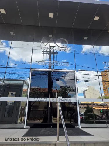 Aluga-se Sala Comercial de 30m² na Praia da Costa com Portaria e Garagem