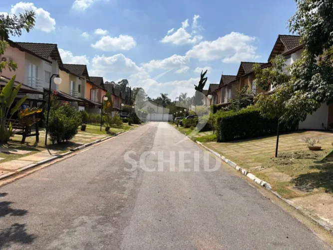 Casa Condomínio Fechado na Granja Viana, 3 suítes, 4 vagas, piscina, churranqueira, energi