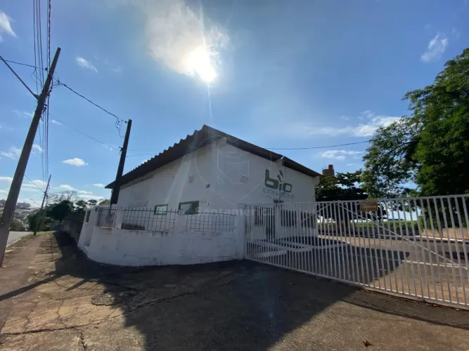 Galpão para locação na região Leste de Londrina com 20 vagas de garagem