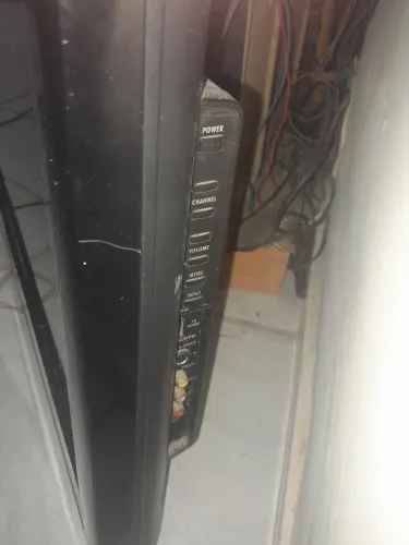 Vendo uma tv Semp Toshiba 32 polegadas não é Smart
