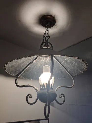 Lustre de ferro rústico 