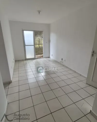 Apartamento à venda no térreo do condomínio Parque Itaoca