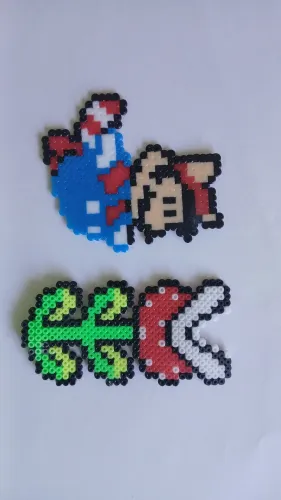 Chaveiros Hama Beads (Vários modelos, preços variados).