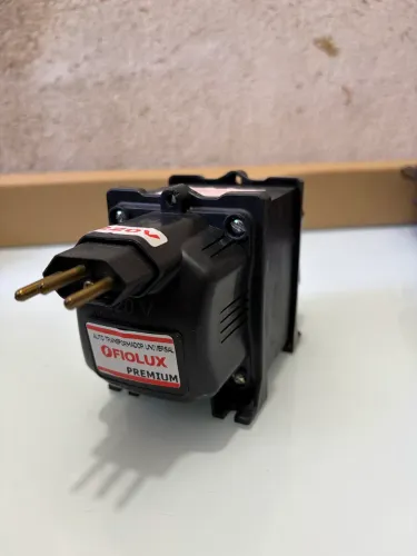 autotransformador bivolt da marca Líder, modelo selecionado com 2000 W de potência
