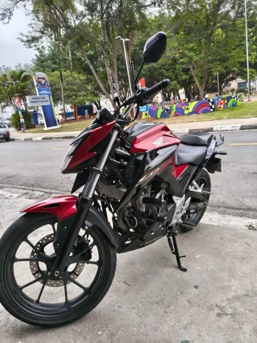 Moto muito novo com proteção de motor bem cuidada nunca caiu moto p pessoas exigentes