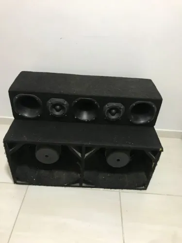 Caixa de som paredão