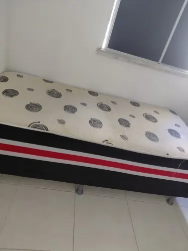 Cama box solteiro seminova