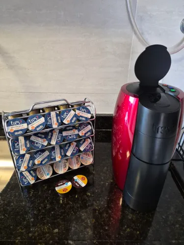Cafeteira Três Corações + cápsulas + porta cápsulas