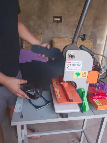 Máquina de fazer chinelo 
