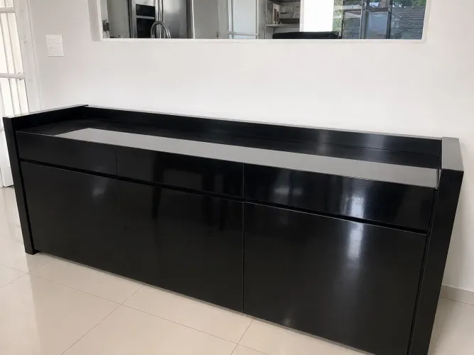 Buffet de 2mts pretos com 3 portas e 3 gavetas 