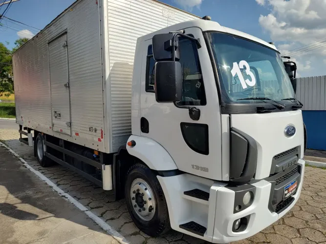 Ford Cargo 1319 Baú - único dono VIA DUTRA CAMINHÕES 