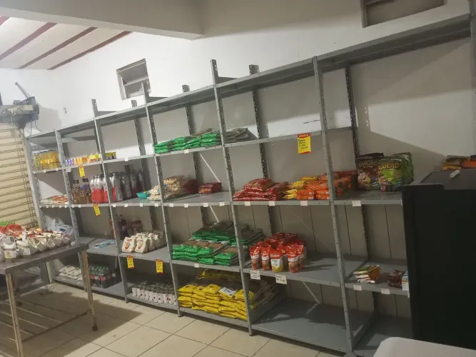 Prateleiras de aço