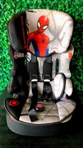 Cadeirinha de carro Marvel com regulador de altura