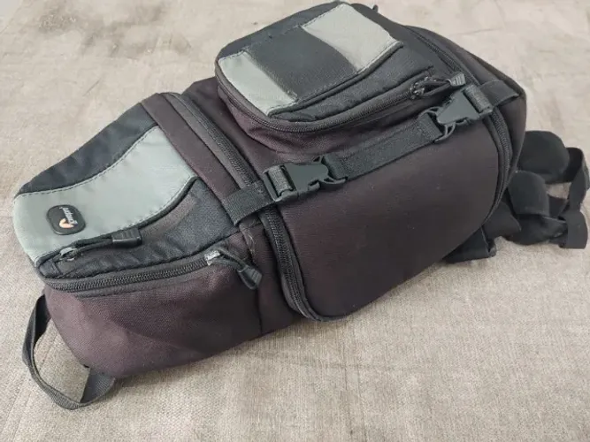 Mochila Lowepro slingshot AW 200 para fotografia. seminova