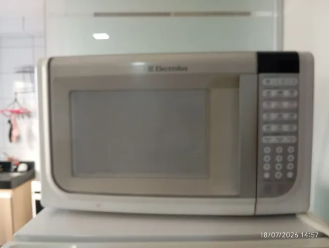 Vendo microondas Eletrolux 31 litros usado bem conservado valor é 150,00