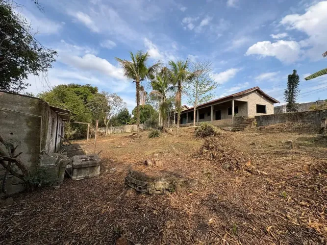 Fazenda/Sítio/Chácara para venda possui 215 metros quadrados com 3 quartos