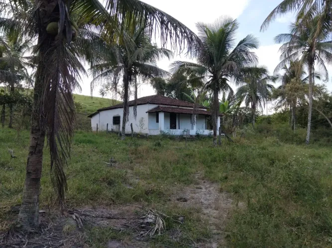 Casa localizada em sitio