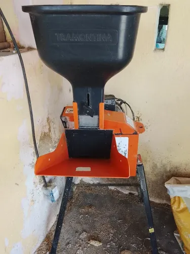 Forrageira Triturador Tramontina.