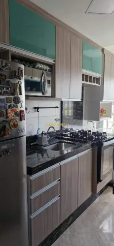 Apartamento á Venda com 2 Quartos no Condomínio Único no Bairro Conjunto Residencial Iraí