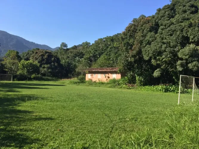 Sítio com agua nascente!